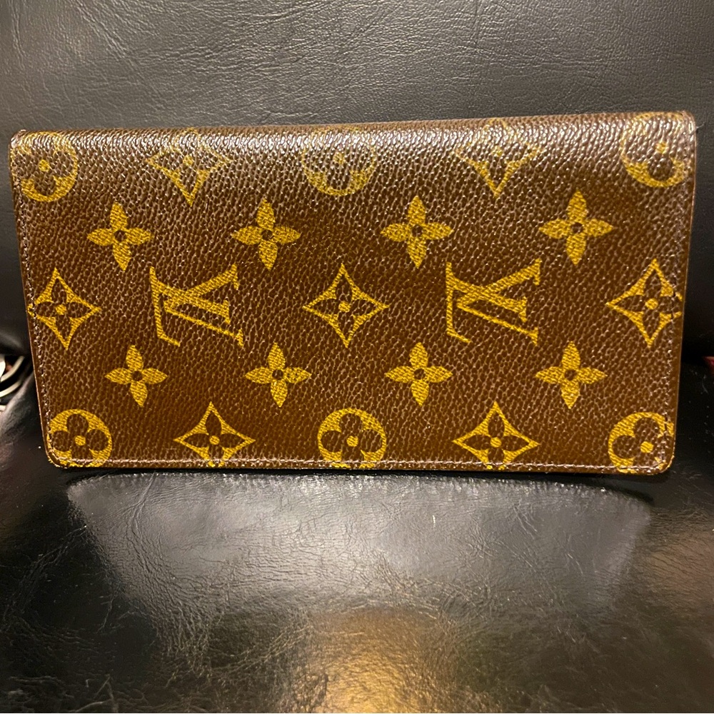 LV long wallet